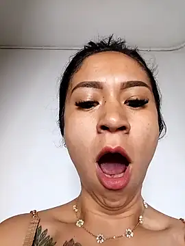 Liahdiaz  online show from 16, 10, 2025