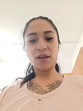 Liahdiaz  online show from 21, 10, 2025