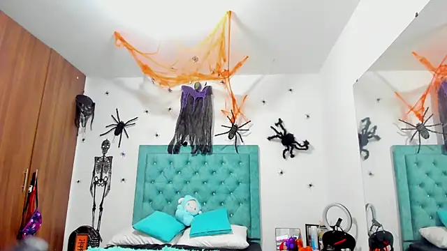 Rihanna hotx online show from 13, 10, 2025