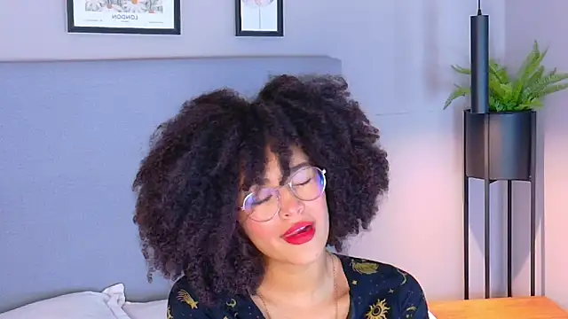Snapshot of LizliLux chatting on 5, 10, 2025 LizliLux online show from 5, 10, 2025