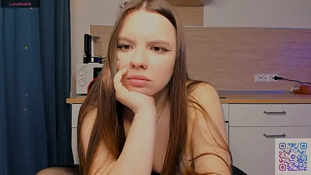Snapshot of Chloe_loo chatting on 17, 5, 2026 Chloe loo online show from 17, 5, 2026