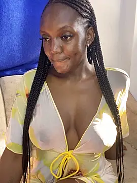 Snapshot of Its_Makena chatting on 22, 10, 2025 Its Makena online show from 22, 10, 2025