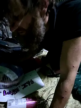 Snapshot of bearded_cross chatting on 19, 12, 2025 bearded cross online show from 19, 12, 2025