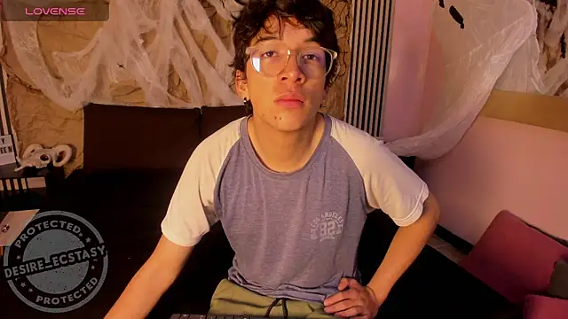 Snapshot of Desire_Ecstasy chatting on 28, 10, 2025 Desire Ecstasy online show from 28, 10, 2025