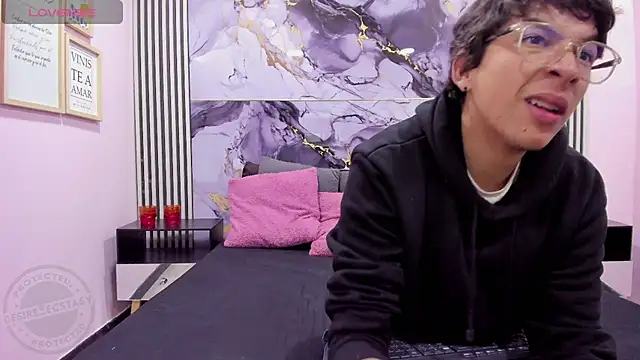 Snapshot of Desire_Ecstasy chatting on 5, 11, 2025 Desire Ecstasy online show from 5, 11, 2025