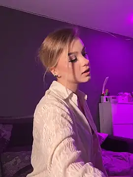 Snapshot of VelvetRush_ chatting on 10, 10, 2025 VelvetRush online show from 10, 10, 2025