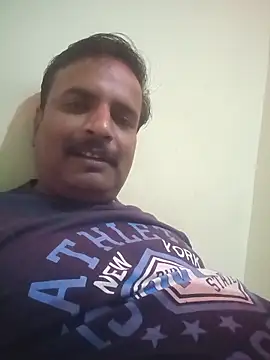 Snapshot of vardh033 chatting on 8, 10, 2025 vardh033 online show from 8, 10, 2025