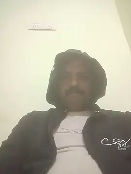 Snapshot of vardh033 chatting on 28, 10, 2025 vardh033 online show from 28, 10, 2025