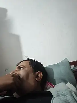 Snapshot of vardh033 chatting on 30, 10, 2025 vardh033 online show from 30, 10, 2025