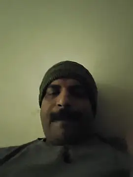 Snapshot of vardh033 chatting on 14, 11, 2025 vardh033 online show from 14, 11, 2025