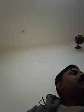 Snapshot of vardh033 chatting on 16, 11, 2025 vardh033 online show from 16, 11, 2025