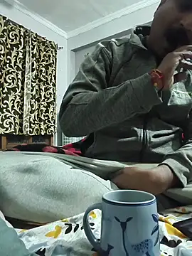 Snapshot of vardh033 chatting on 17, 11, 2025 vardh033 online show from 17, 11, 2025