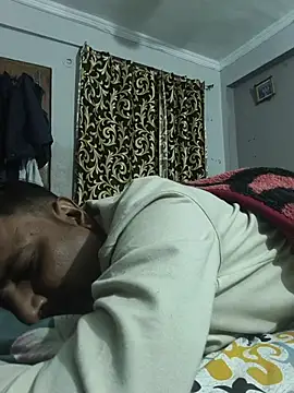 Snapshot of vardh033 chatting on 24, 11, 2025 vardh033 online show from 24, 11, 2025