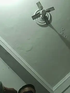 Snapshot of vardh033 chatting on 3, 12, 2025 vardh033 online show from 3, 12, 2025