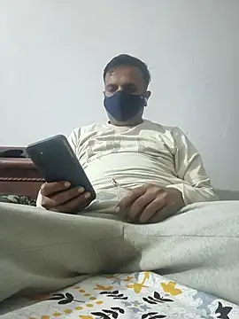 Snapshot of vardh033 chatting on 5, 12, 2025 vardh033 online show from 5, 12, 2025