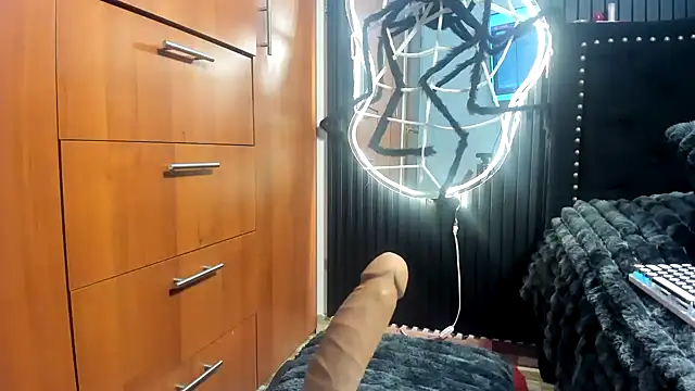 scarletr red online show from 26, 10, 2025