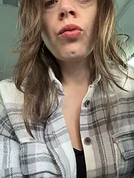 ladywithbigass online show from 20, 4, 2026