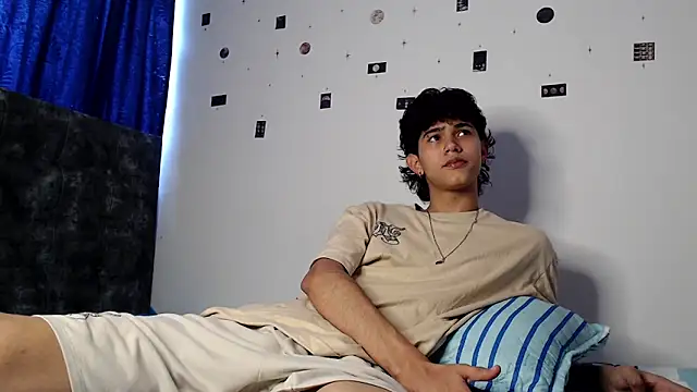 Snapshot of alexmark_ chatting on 6, 5, 2026 alexmark online show from 6, 5, 2026