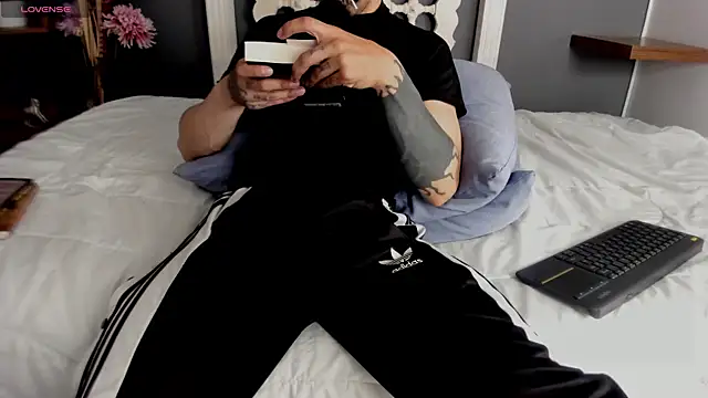 Snapshot of Mr_Klein_69 chatting on 14, 12, 2025 Mr Klein 69 online show from 14, 12, 2025