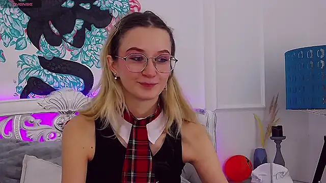 MaeLili online show from 4, 11, 2025