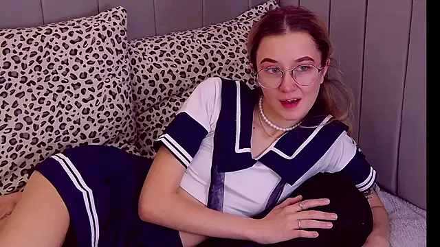 MaeLili online show from 7, 11, 2025