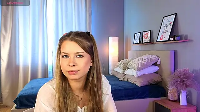 Snapshot of LollaStich chatting on 20, 10, 2025 LollaStich online show from 20, 10, 2025