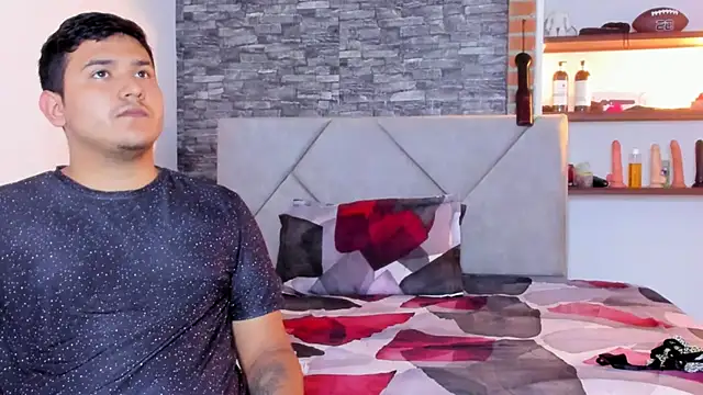 Sexxyy Couple  online show from 17, 4, 2026