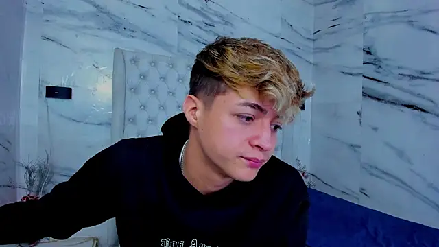 Ari and Storm online show from 11, 11, 2025