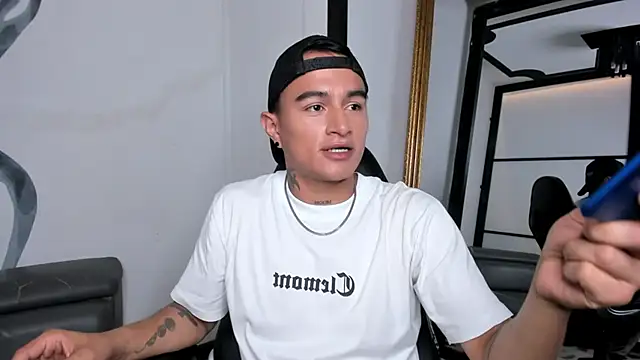 Snapshot of LiamDeep chatting on 4, 10, 2025 LiamDeep online show from 4, 10, 2025