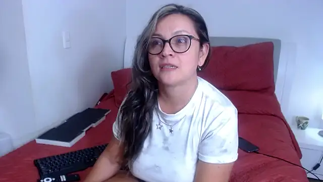 Snapshot of sophie_lopez1 chatting on 1, 3, 2026 sophie lopez1 online show from 1, 3, 2026