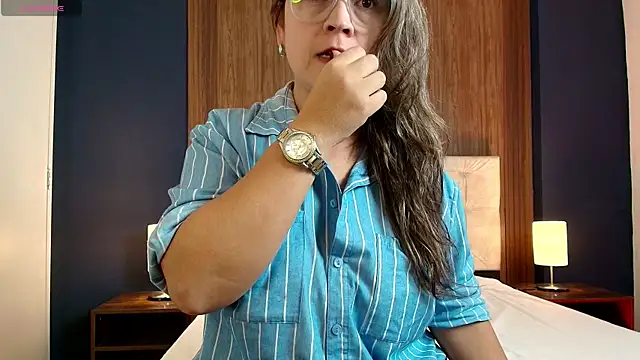 Snapshot of sophie_lopez1 chatting on 25, 5, 2026 sophie lopez1 online show from 25, 5, 2026
