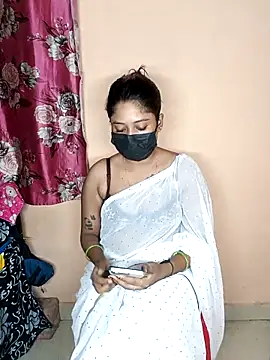 Snapshot of Horny_wife_Salu chatting on 9, 9, 2025 Horny wife Salu online show from 9, 9, 2025
