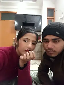 Snapshot of romantic_couple1 chatting on 8, 1, 2026 romantic couple1 online show from 8, 1, 2026