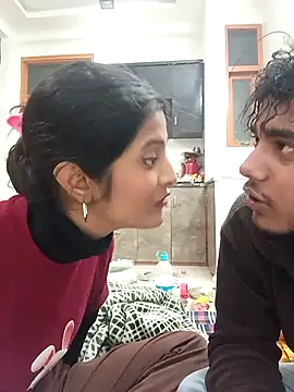 Snapshot of romantic_couple1 chatting on 14, 1, 2026 romantic couple1 online show from 14, 1, 2026