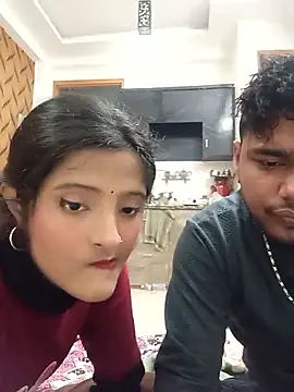 Snapshot of romantic_couple1 chatting on 15, 1, 2026 romantic couple1 online show from 15, 1, 2026