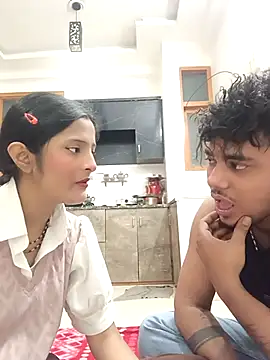 Snapshot of romantic_couple1 chatting on 11, 2, 2026 romantic couple1 online show from 11, 2, 2026