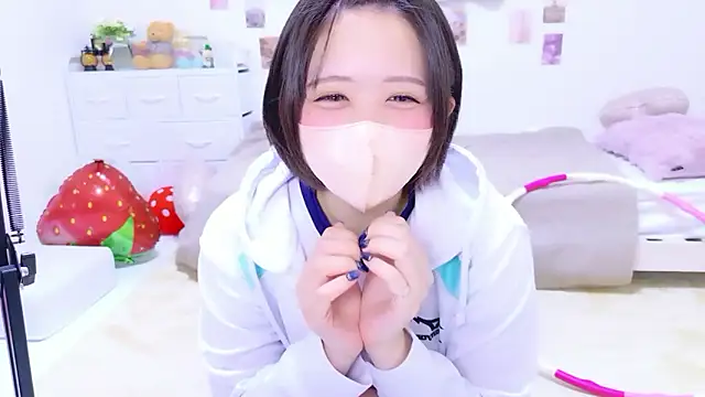 Hinata Sun online show from 12, 5, 2026