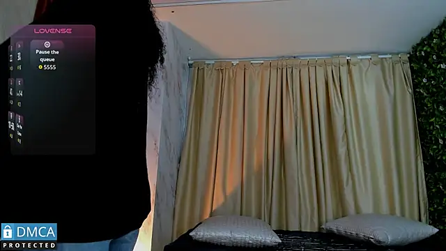 Kiara Zahiri   online show from 19, 9, 2025