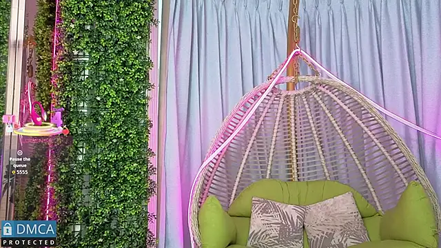 Kiara Zahiri   online show from 4, 10, 2025