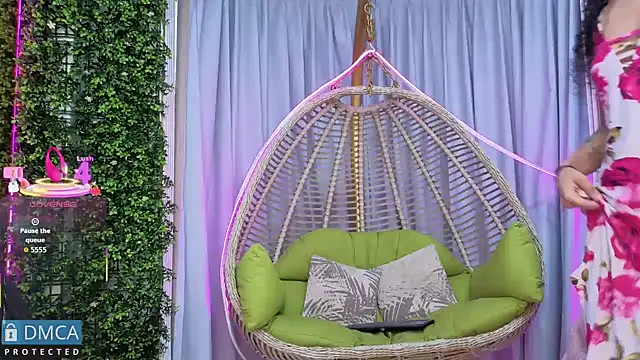 Kiara Zahiri   online show from 6, 10, 2025