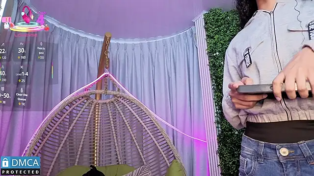 Kiara Zahiri   online show from 9, 10, 2025