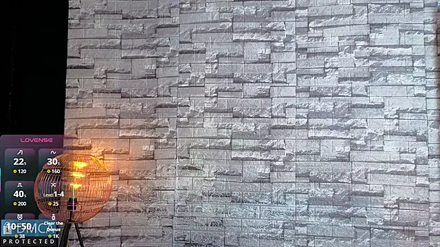 Kiara Zahiri   online show from 1, 12, 2025