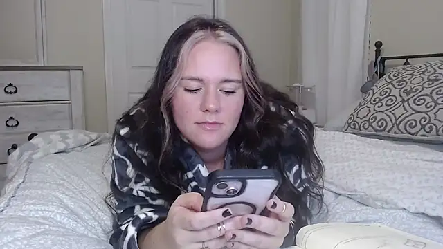 Snapshot of livvylane chatting on 11, 10, 2025 livvylane online show from 11, 10, 2025