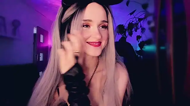 Snapshot of MistressJolie chatting on 25, 10, 2025 MistressJolie online show from 25, 10, 2025