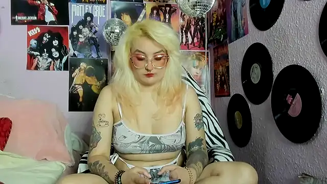 Snapshot of Avril_Maria chatting on 24, 5, 2026 Avril Maria online show from 24, 5, 2026