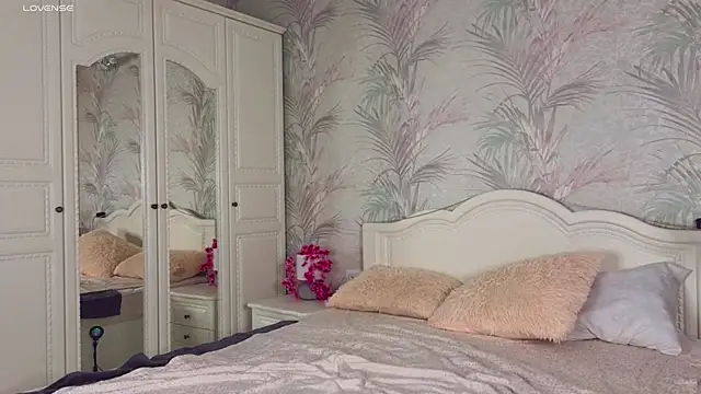 Snapshot of Avyrium chatting on 8, 9, 2025 Avyrium online show from 8, 9, 2025