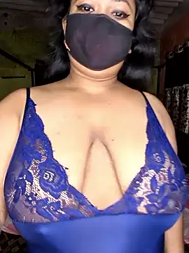 Snapshot of Smile-quien chatting on 3, 11, 2025 Smile-quien online show from 3, 11, 2025