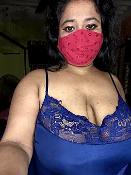 Snapshot of Smile-quien chatting on 13, 11, 2025 Smile-quien online show from 13, 11, 2025