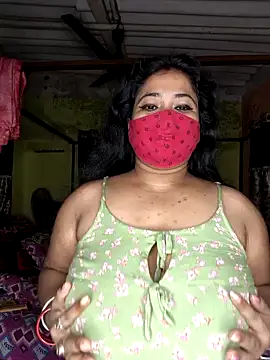 Snapshot of Smile-quien chatting on 5, 12, 2025 Smile-quien online show from 5, 12, 2025