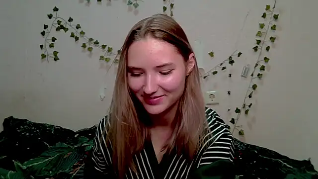 Snapshot of _kikiclark__ chatting on 7, 11, 2025 kikiclark online show from 7, 11, 2025